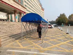 伸縮雨棚